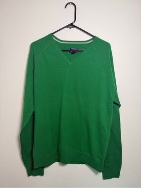 Club Monaco 100% Cashmere Kelly Green V-Neck Sweater Size M